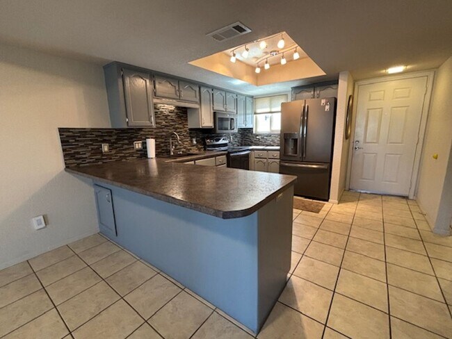 Foto del edificio - 2 Bedroom - 2 Bath Condo