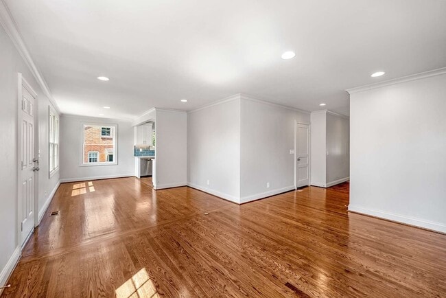 Building Photo - 5656 Kendall Dr