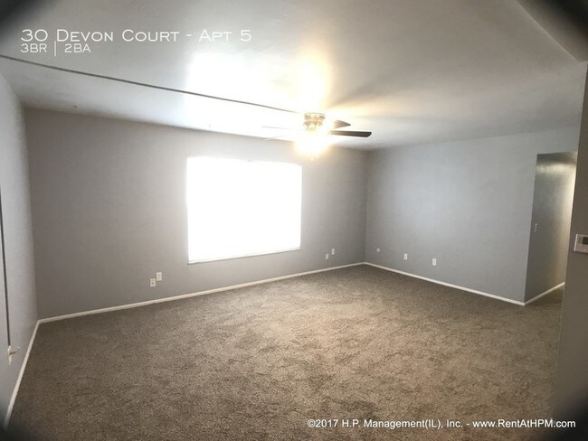 Building Photo - Landshire 30 Three Bedroom Second Floor