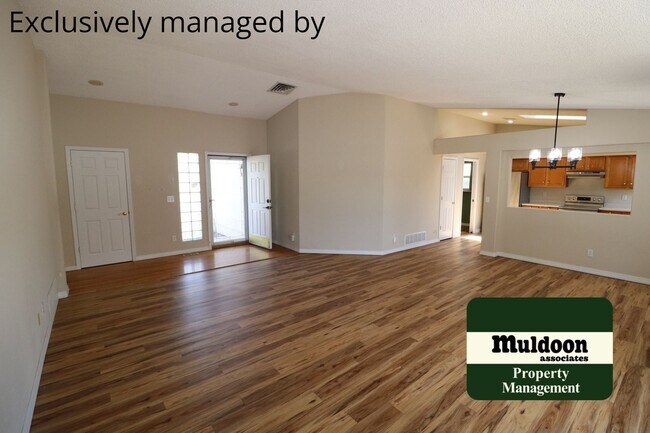 Foto del edificio - Unique Location and Low Maintenance Living...