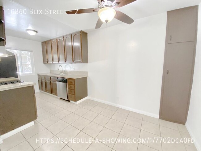 Building Photo - 10860 Blix St