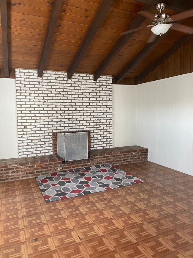 Foto del edificio - 12614 Renville St