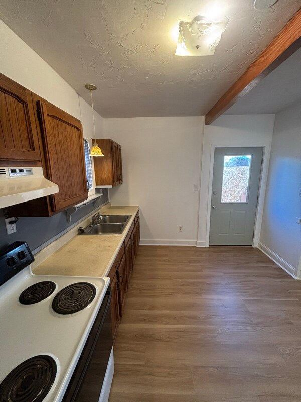 Foto del edificio - 340 N Franklin St