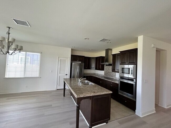 Foto del edificio - Newer Beautiful 4-Br/2.5-BA Home - Hoakalei Golf Course