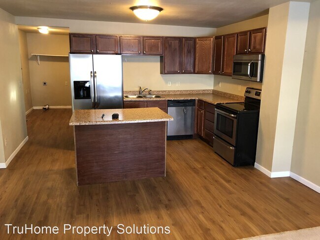 Building Photo - 3 br, 2 bath House - 911 North 4th Street