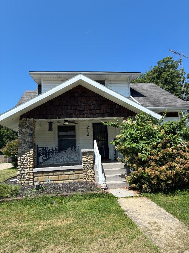 Photo - 212 N Salem St