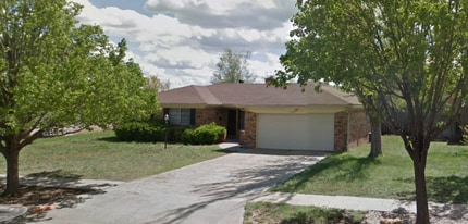 Building Photo - 2705 John Dr