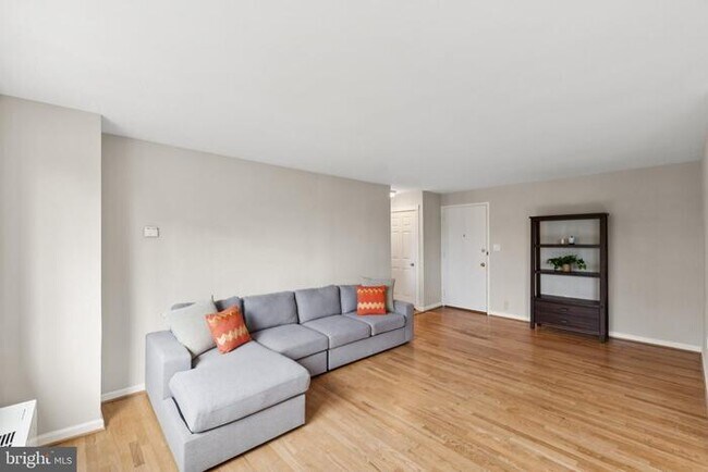 Foto del edificio - 1200 S Arlington Ridge Rd