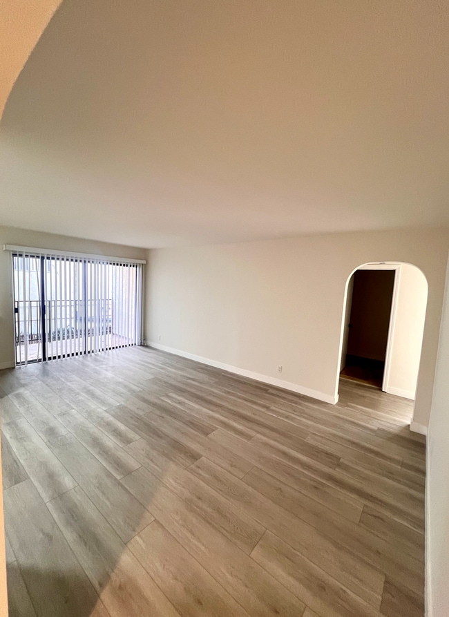 Building Photo - Modern 2-Bedroom Apartment in Gated Van Nuys Community – Fully Remodeled!