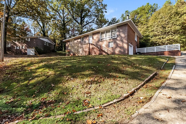 Building Photo - Spacious 3-Bedroom Home in Hueytown, AL