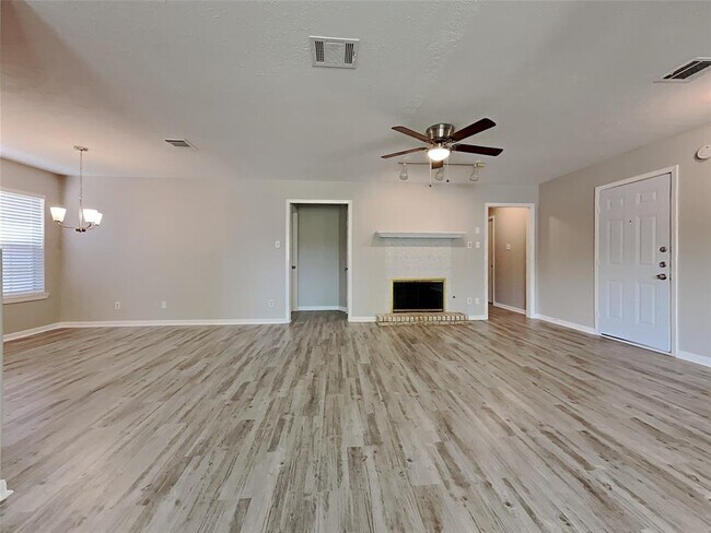 Foto del edificio - 10626 Sagewillow Ln