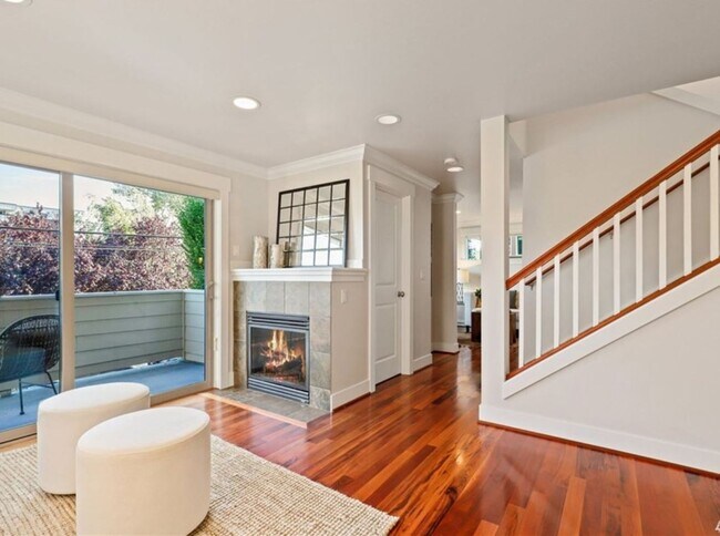 Foto del edificio - Elegant Living  - Available May 5th.