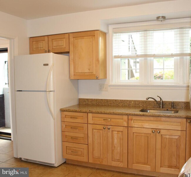 Building Photo - 56 Leeds Ct