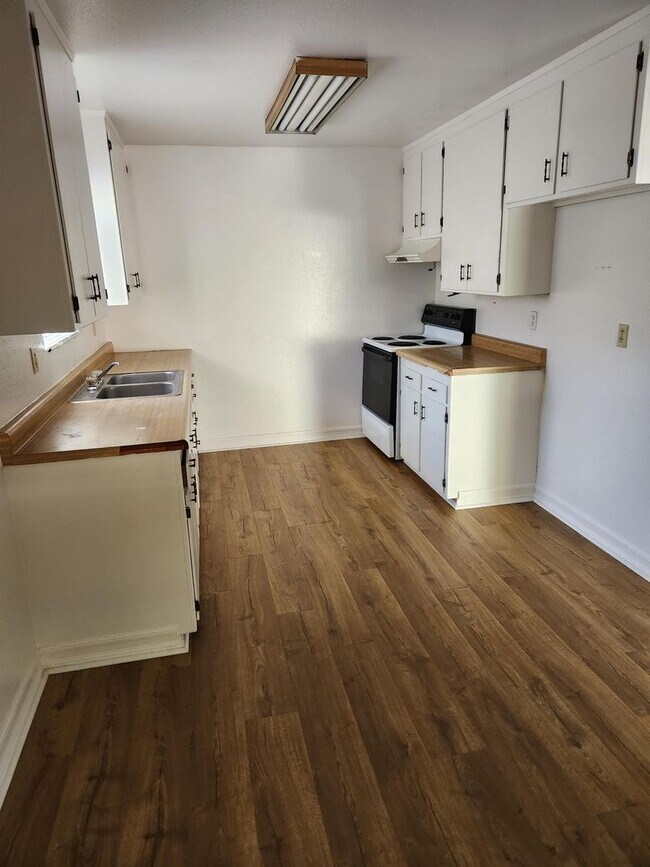 Foto del edificio - 1006 2nd St