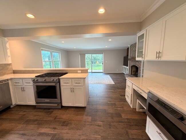 Building Photo - 357 Shore Haven Dr SE