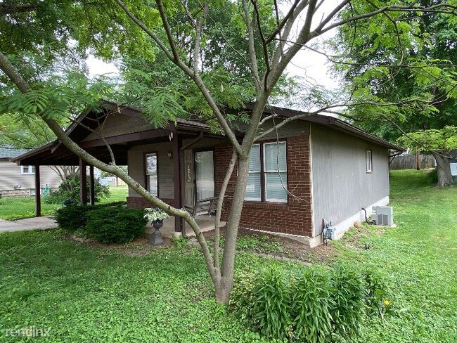 Building Photo - 3 br, 1 bath House - 220 W Corbin St