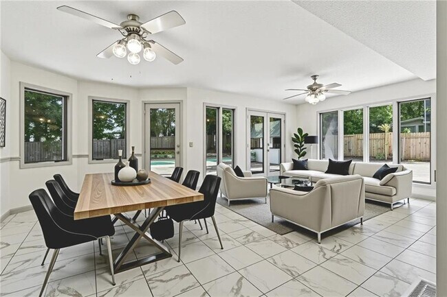 Foto del edificio - 2373 Wood Creek Ct