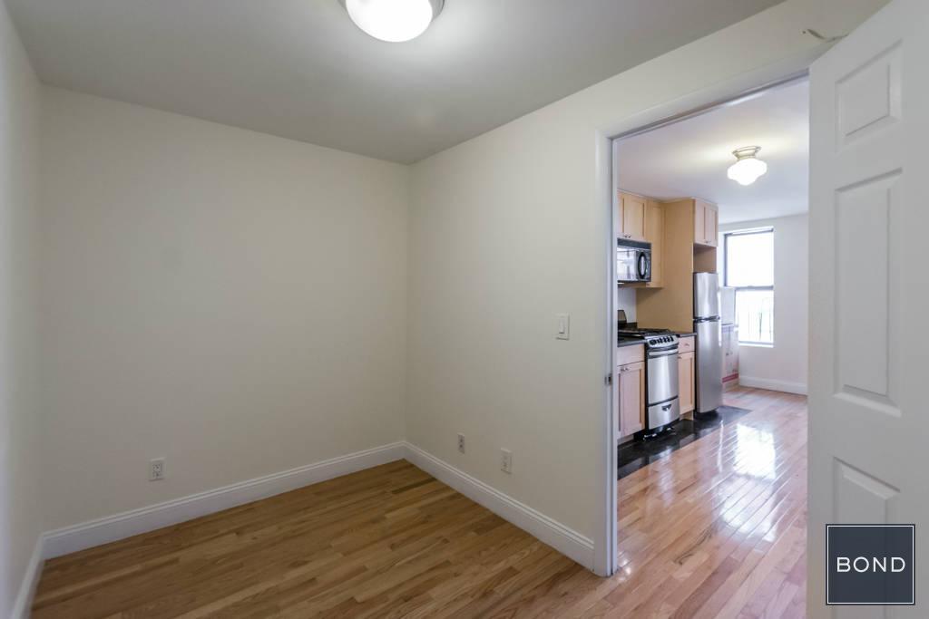 Building Photo - 273 Mott St
