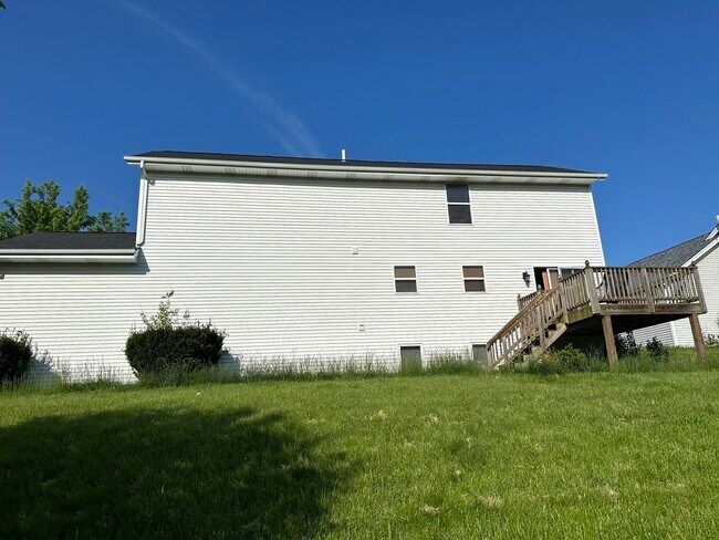 Building Photo - 2301 Maxine Ln
