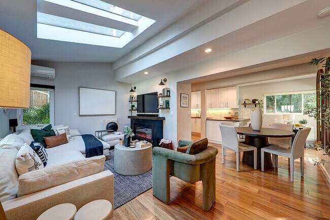 Foto del edificio - 8326 Ridpath Dr