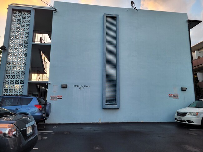 Foto del edificio - 1526 Kewalo St