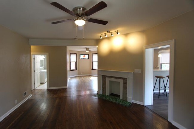 Living room - 3715 California Ave