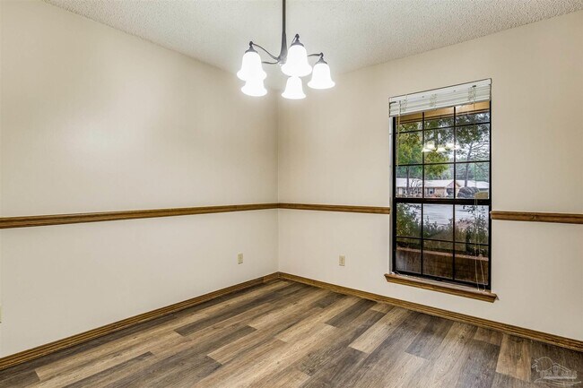 Foto del edificio - 6327 Heart Pine Dr