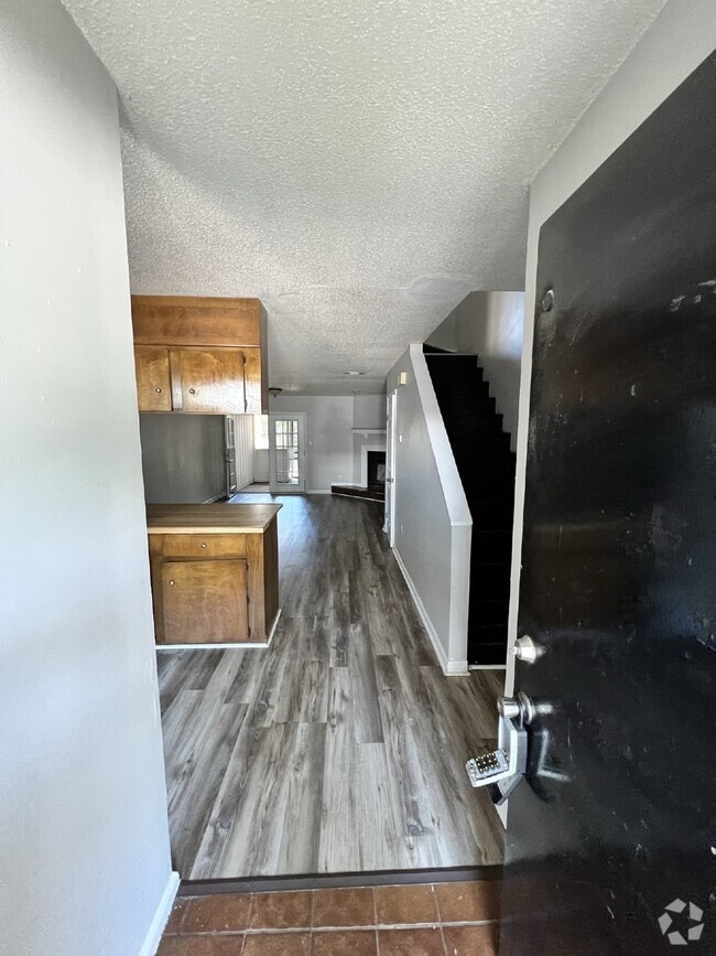 Building Photo - 908 Brett Dr