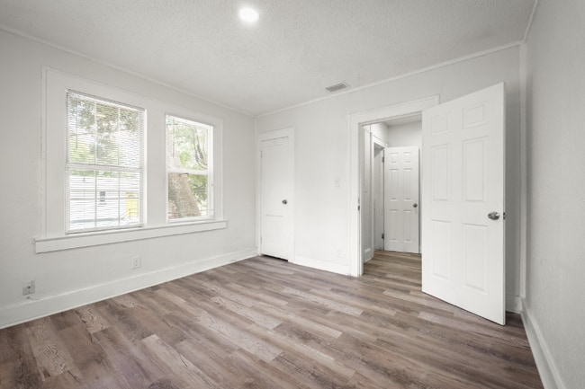 Building Photo - 3524 Boulevard St