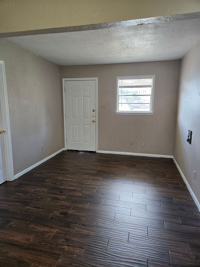 Building Photo - 612 Sunset Ln