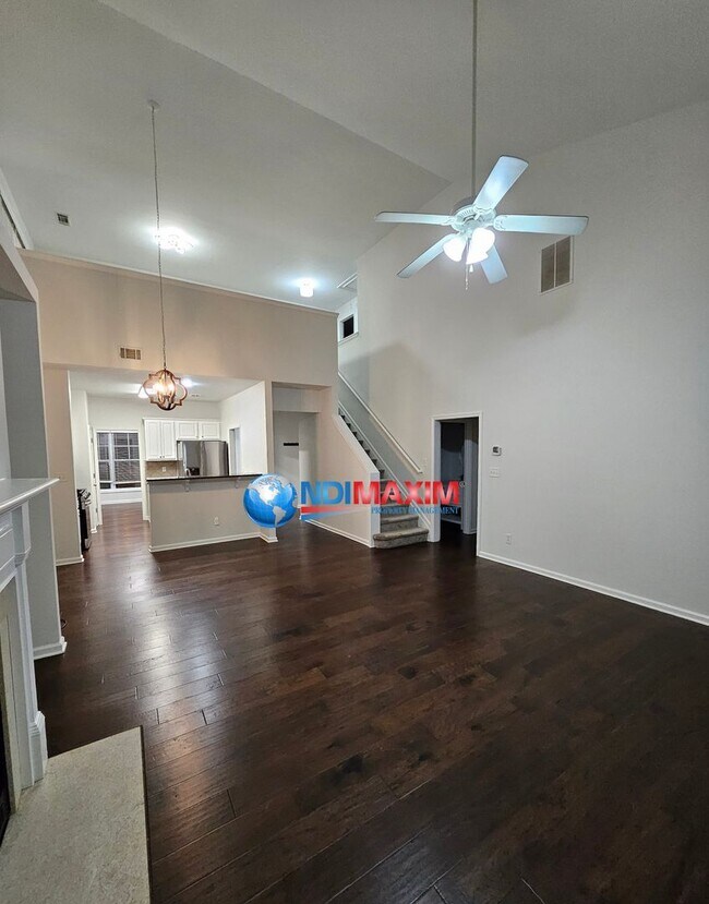 Building Photo - Spacious, open floor plan home in a very c...