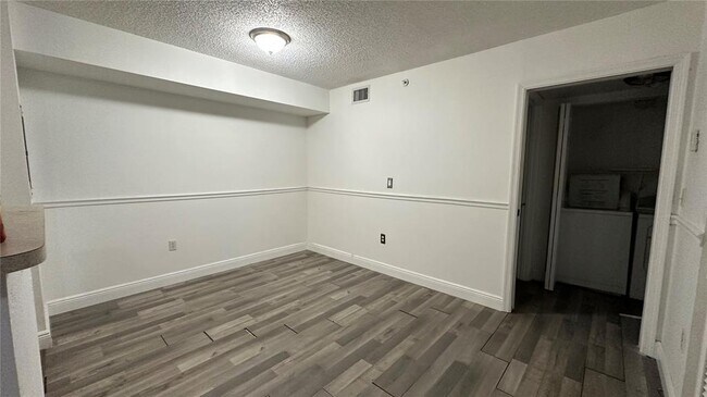 Foto del edificio - 620 SW 111th Ave