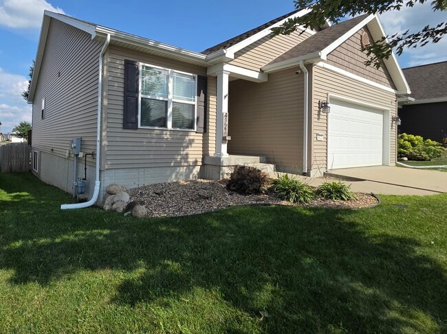 Building Photo - 4121 Mockingbird Ln