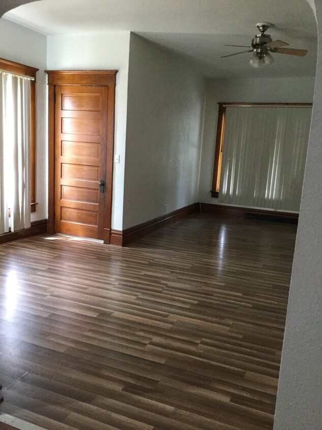 Foto principal - 516 S Galena Ave