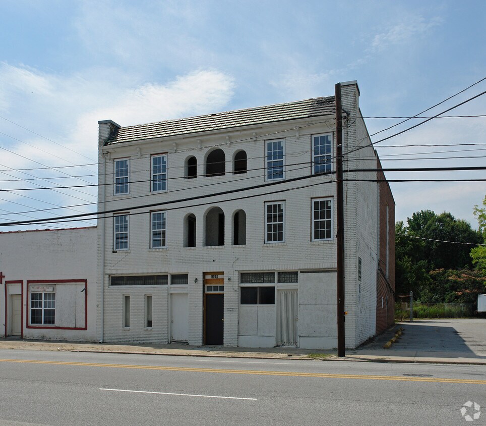 Building Photo - 1650 W English Rd