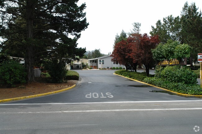 Foto del edificio - 901 N Mendocino Dr