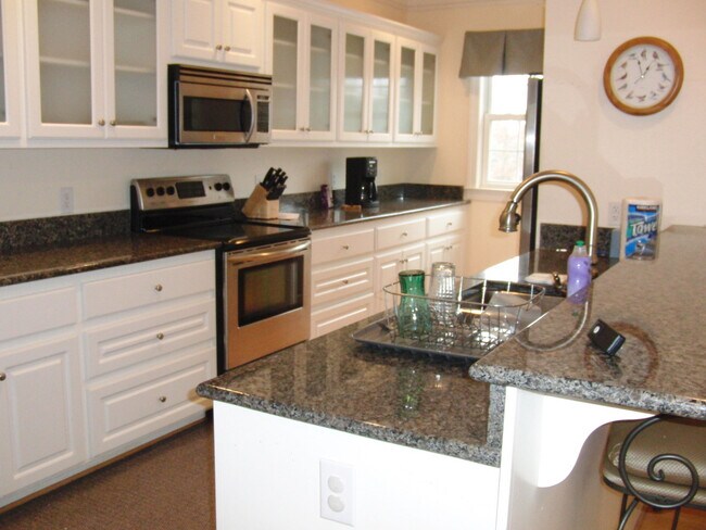 Foto del edificio - 928 Shell Bluff Dr