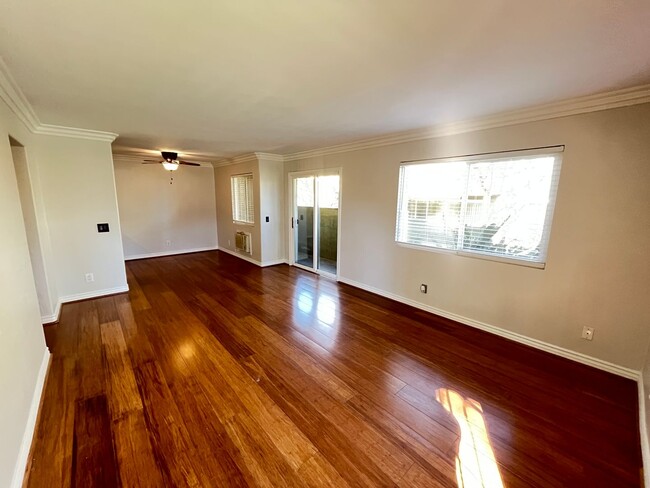 Foto del edificio - 2 Bed 1 Bath Condo In Oceanside