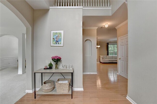 Building Photo - 2172 Woodbriar Dr