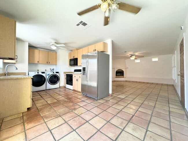 Foto del edificio - AVAILABLE NOW!!! 3 Bed/ 2 Bath Home in the...