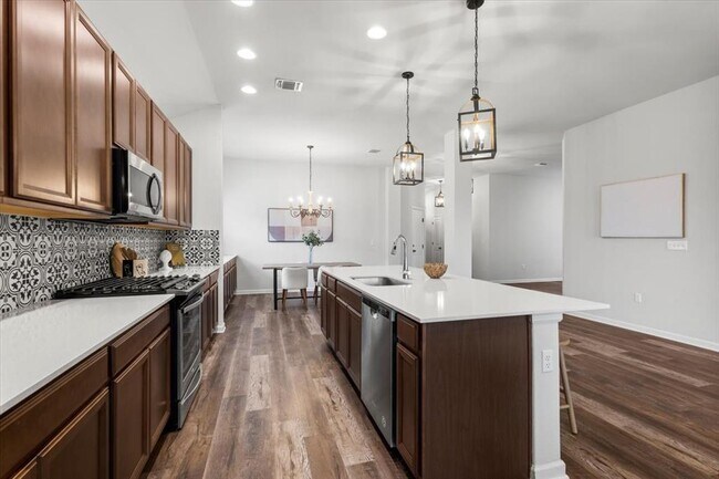 Foto del edificio - 7909 Catbird Ln
