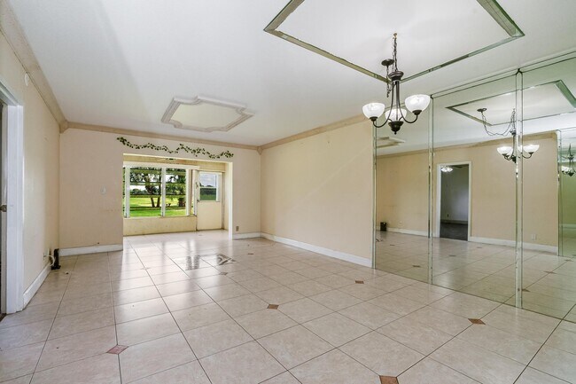Foto del edificio - 1010 Country Club Dr