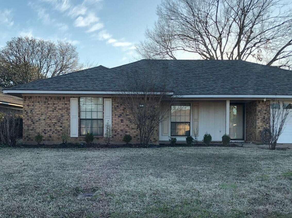 Primary Photo - 411 Westwood Dr