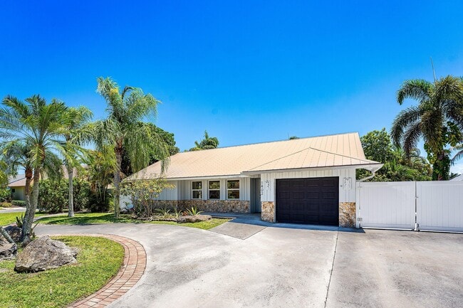 Building Photo - 1402 Cormorant Rd