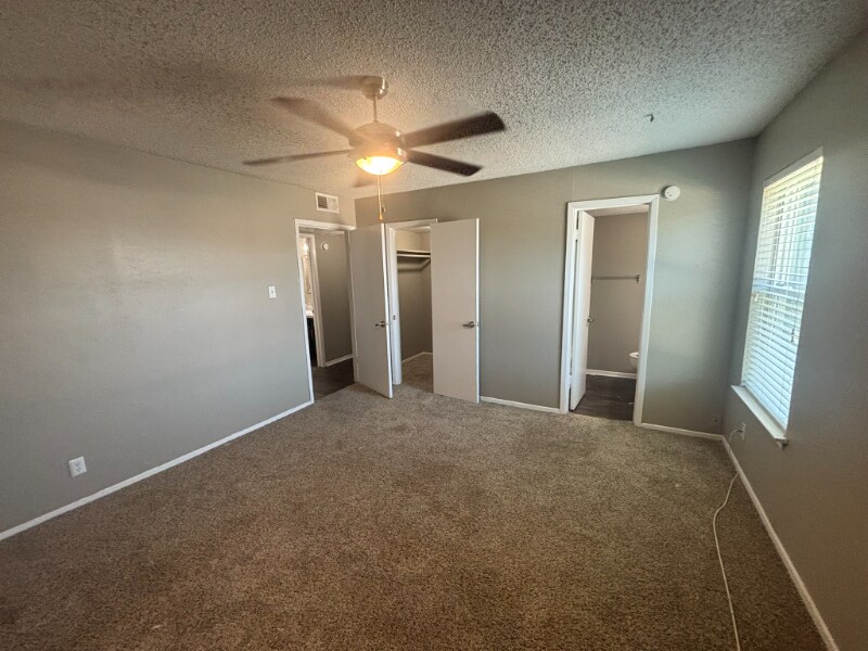 Foto principal - 531 Bedford Rd