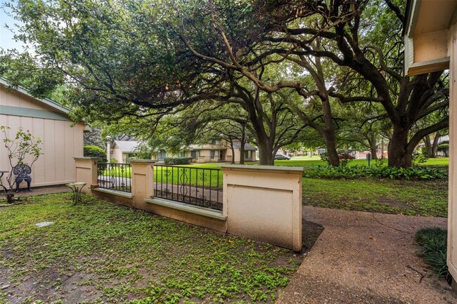 Foto del edificio - 9520 Quail Village Ln