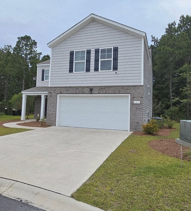Building Photo - Luxury Meets Privacy in This 4-Bedroom Cul...