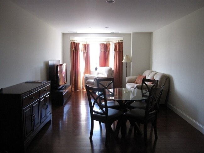 Photo - 120 Wyllis Ave Apartment