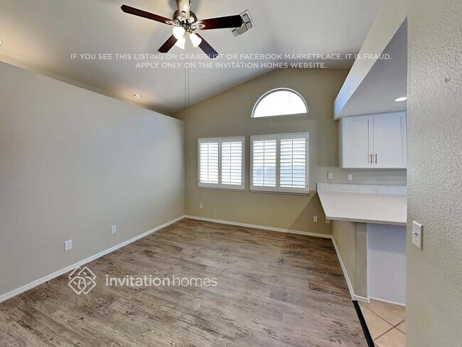 Foto del edificio - 4512 Crimson Leaf Dr