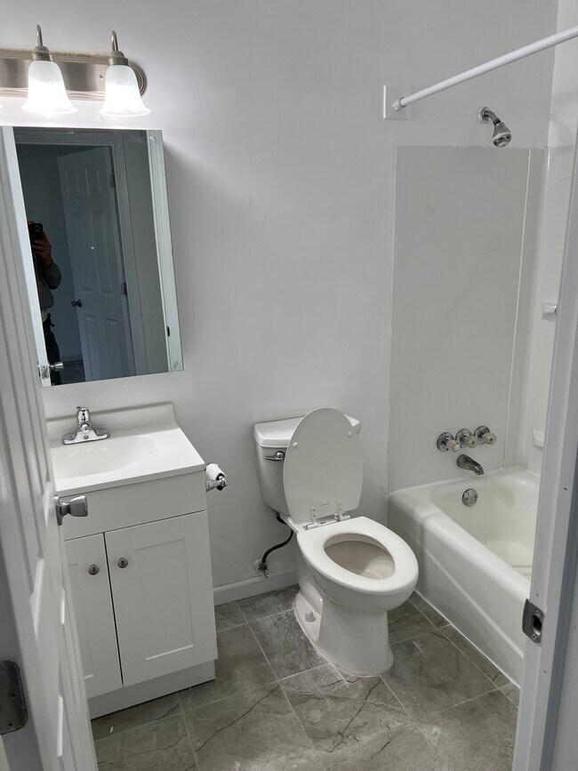 Foto del edificio - 7520 Portage St NW